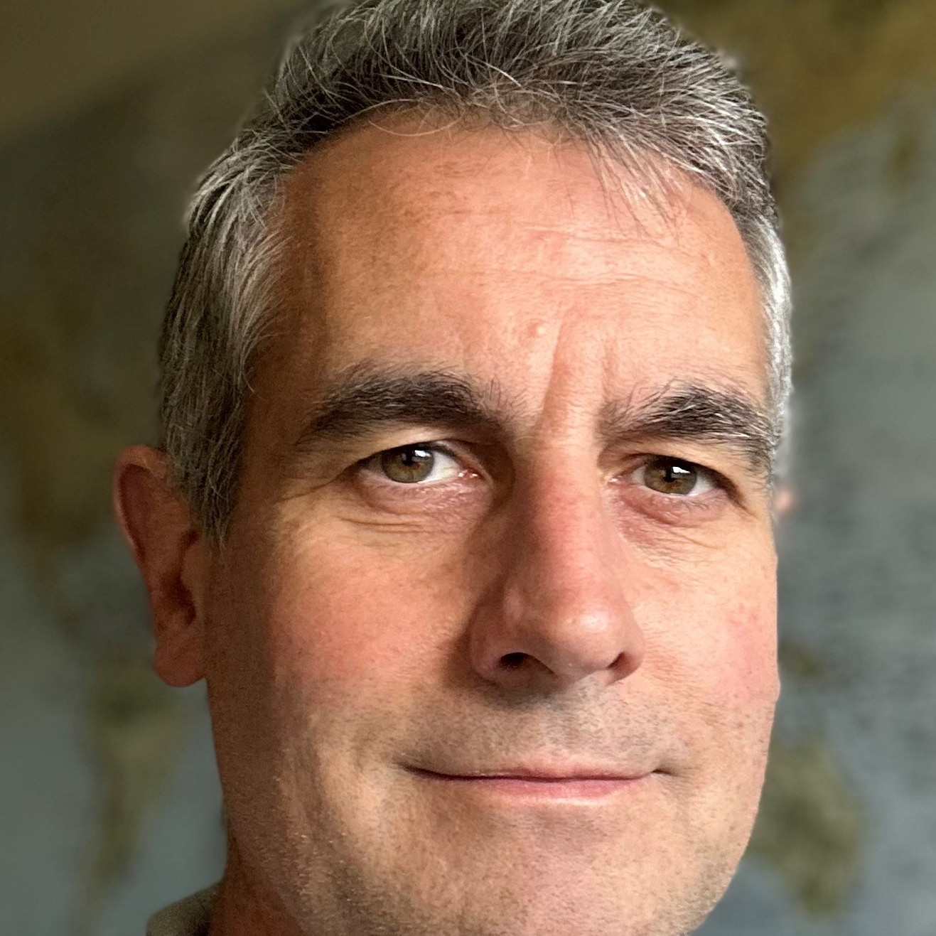 Oliver Johnston headshot